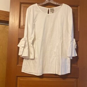 Bought at Nordstrom Rack. Size large. Very cute sleeves. Como Vintage brand.